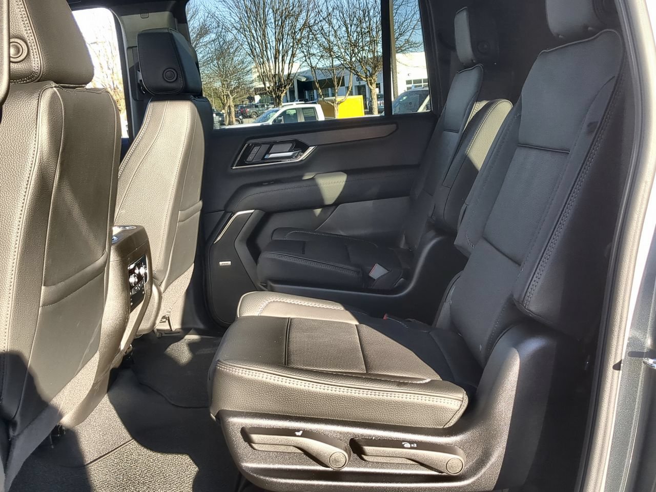Used 2026 GMC Yukon XL Denali w/ Sun & Power Step Package AWD/4WD image 26