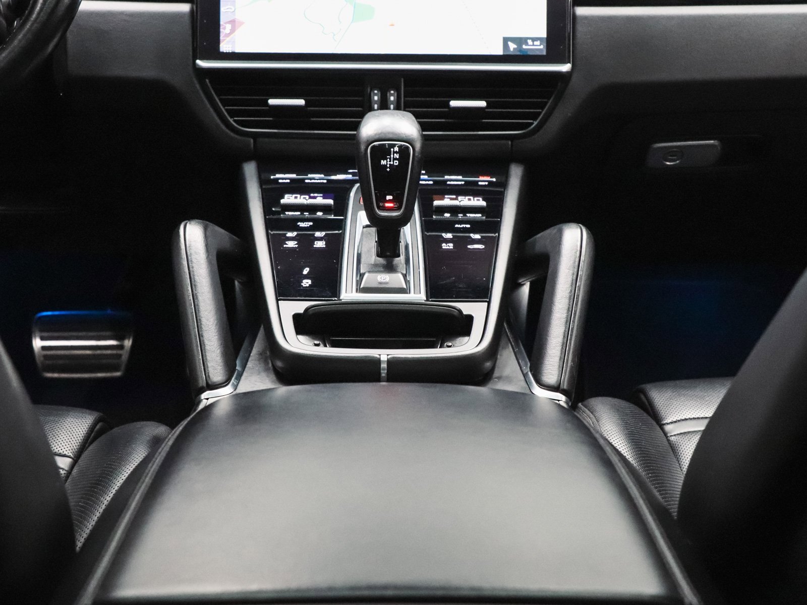 Used 2020 Porsche Cayenne Turbo image 38