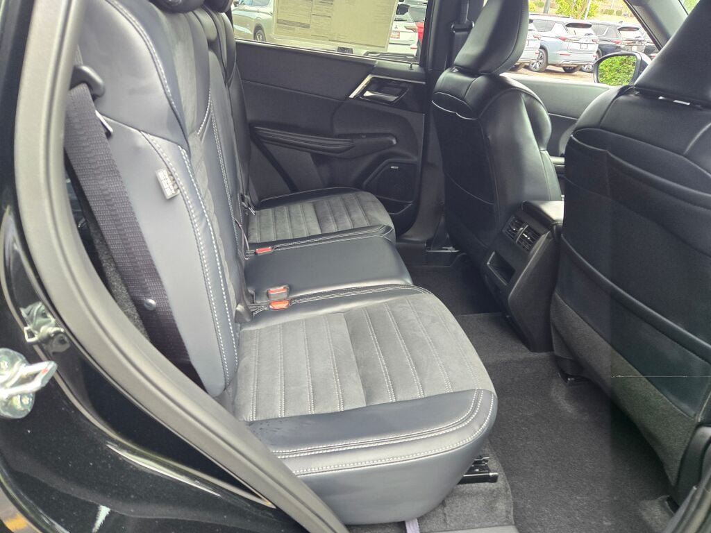 New 2026 Mitsubishi Outlander LE AWD/4WD image 7