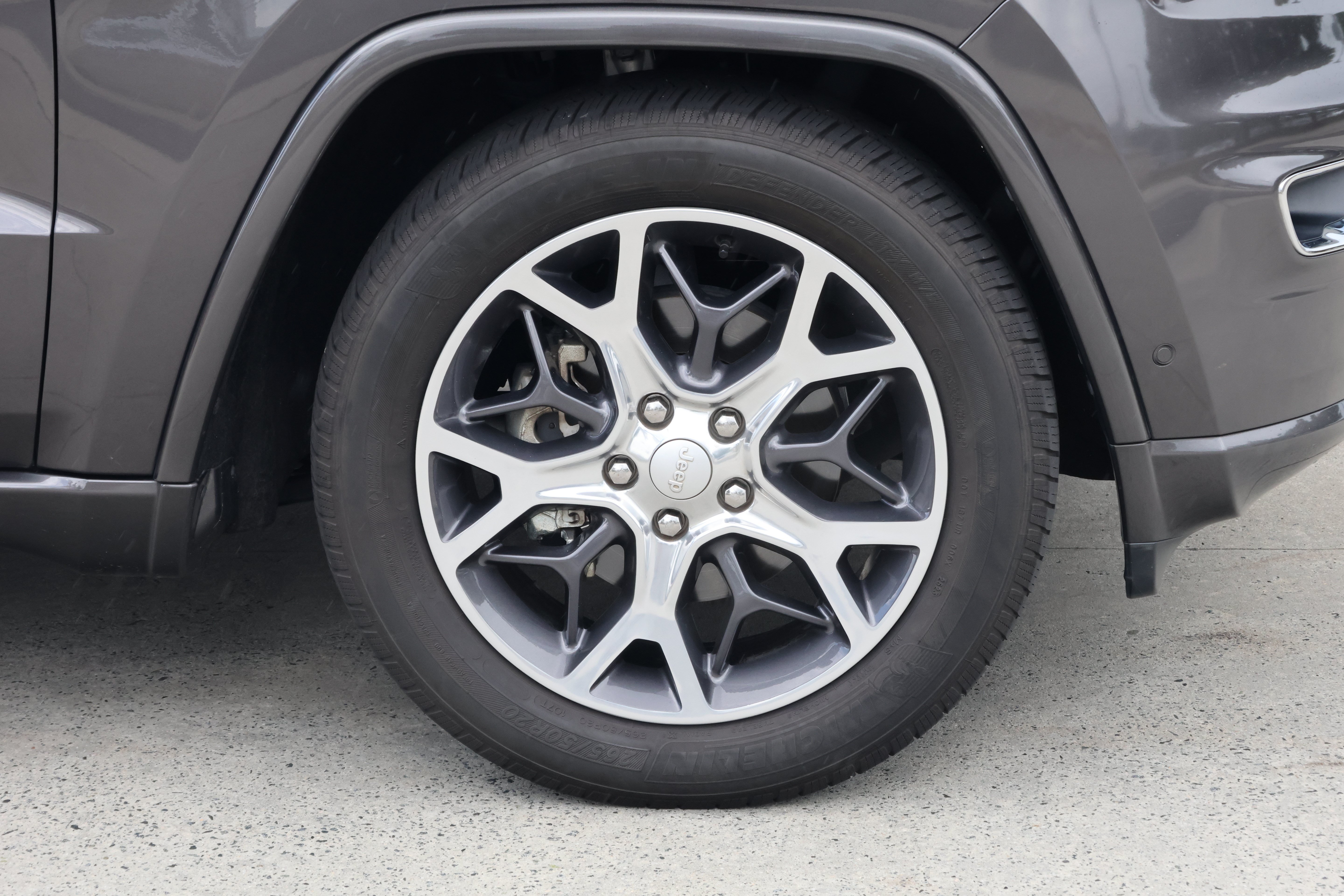 Used 2019 Jeep Grand Cherokee Overland AWD/4WD image 11
