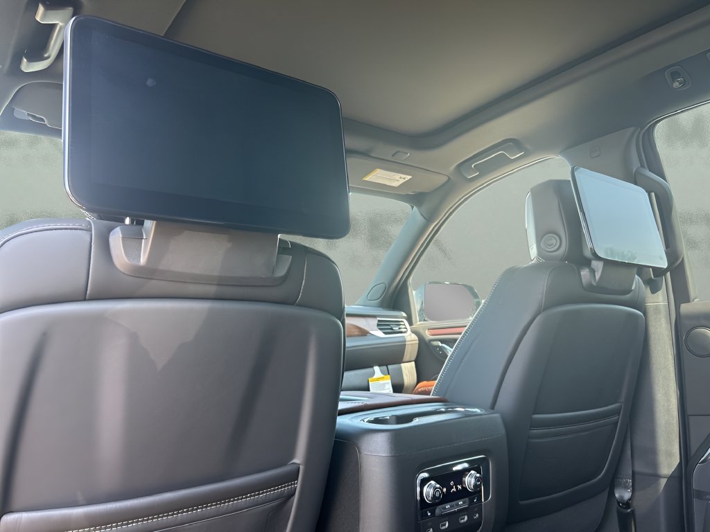 Used 2023 GMC Yukon Denali Ultimate AWD/4WD image 13