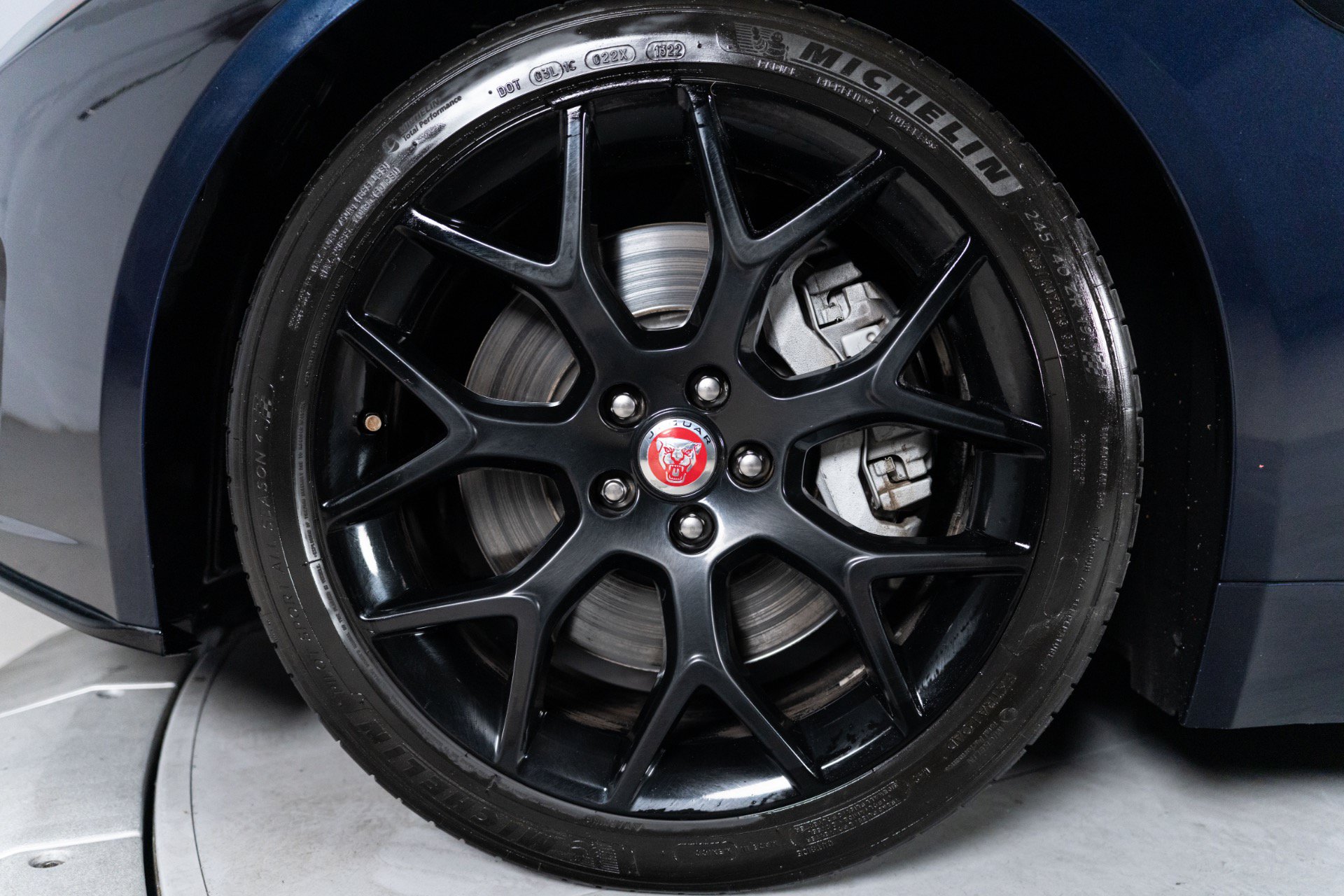 Used 2018 Jaguar F-TYPE Coupe RWD image 4