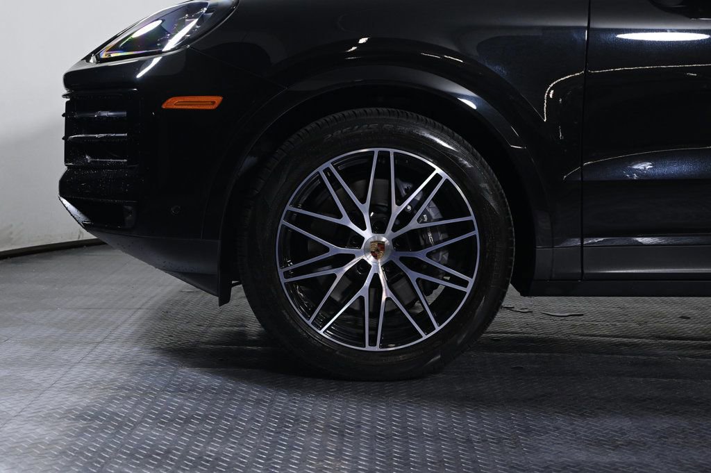 Certified 2025 Porsche Cayenne Coupe image 26