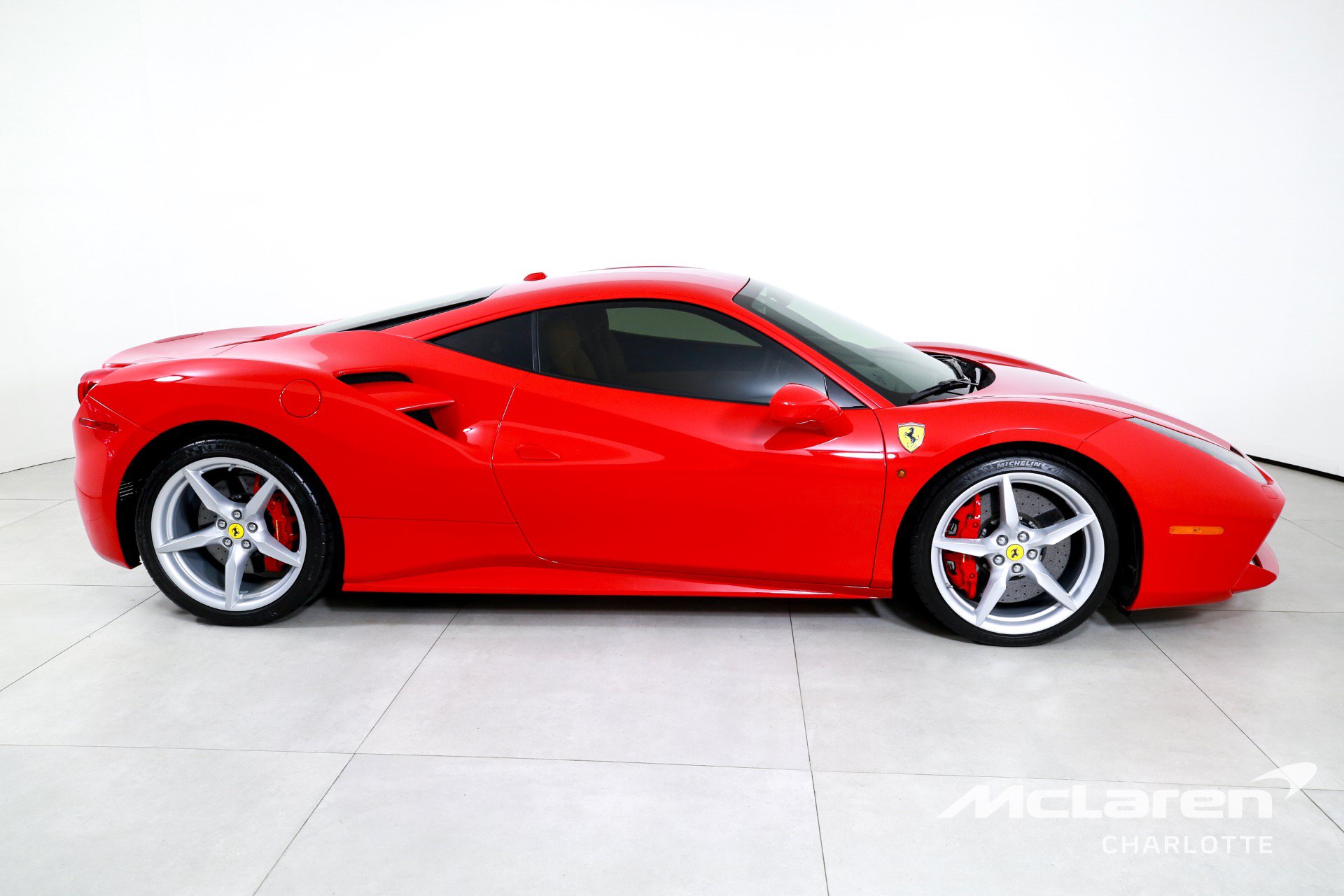 Used 2018 Ferrari 488 GTB RWD image 9