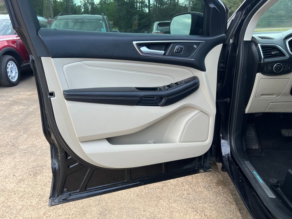 Used 2019 Ford Edge Titanium image 12