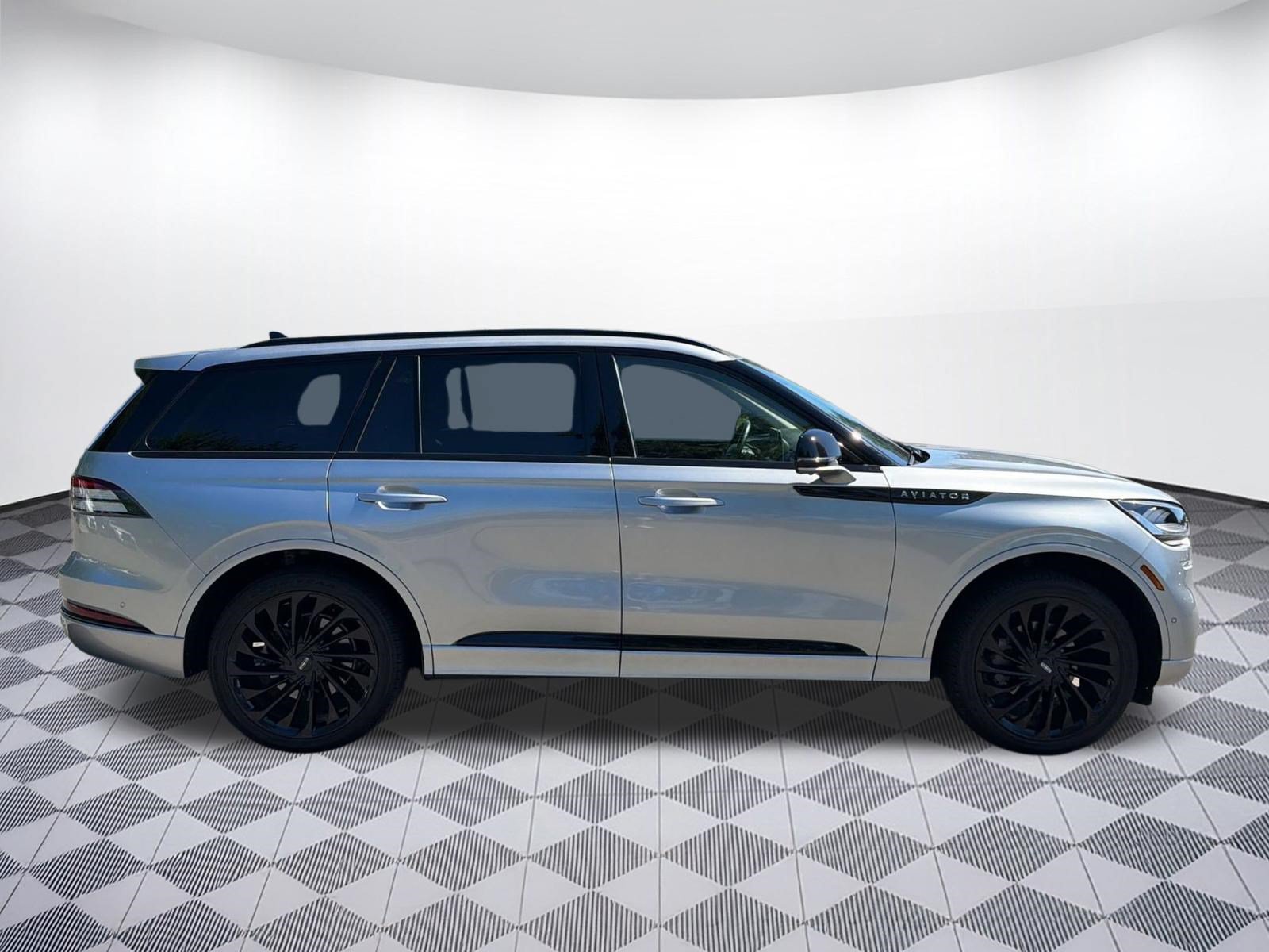 Used 2024 Lincoln Aviator Reserve w/ Jet Package AWD/4WD image 8