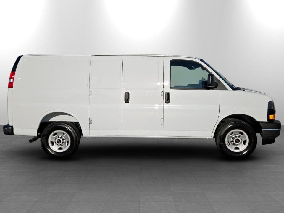 New 2026 GMC Savana 3500 w/ Driver Convenience Package RWD image 5