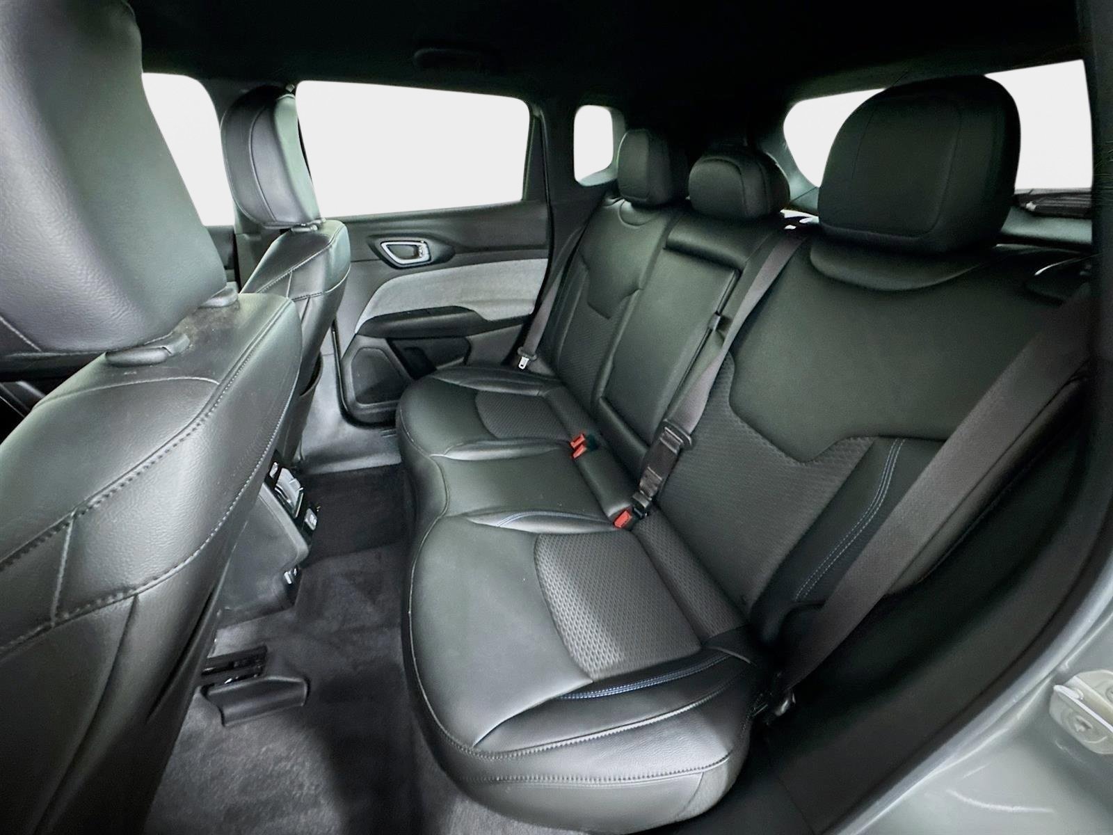 Used 2023 Jeep Compass Latitude image 21