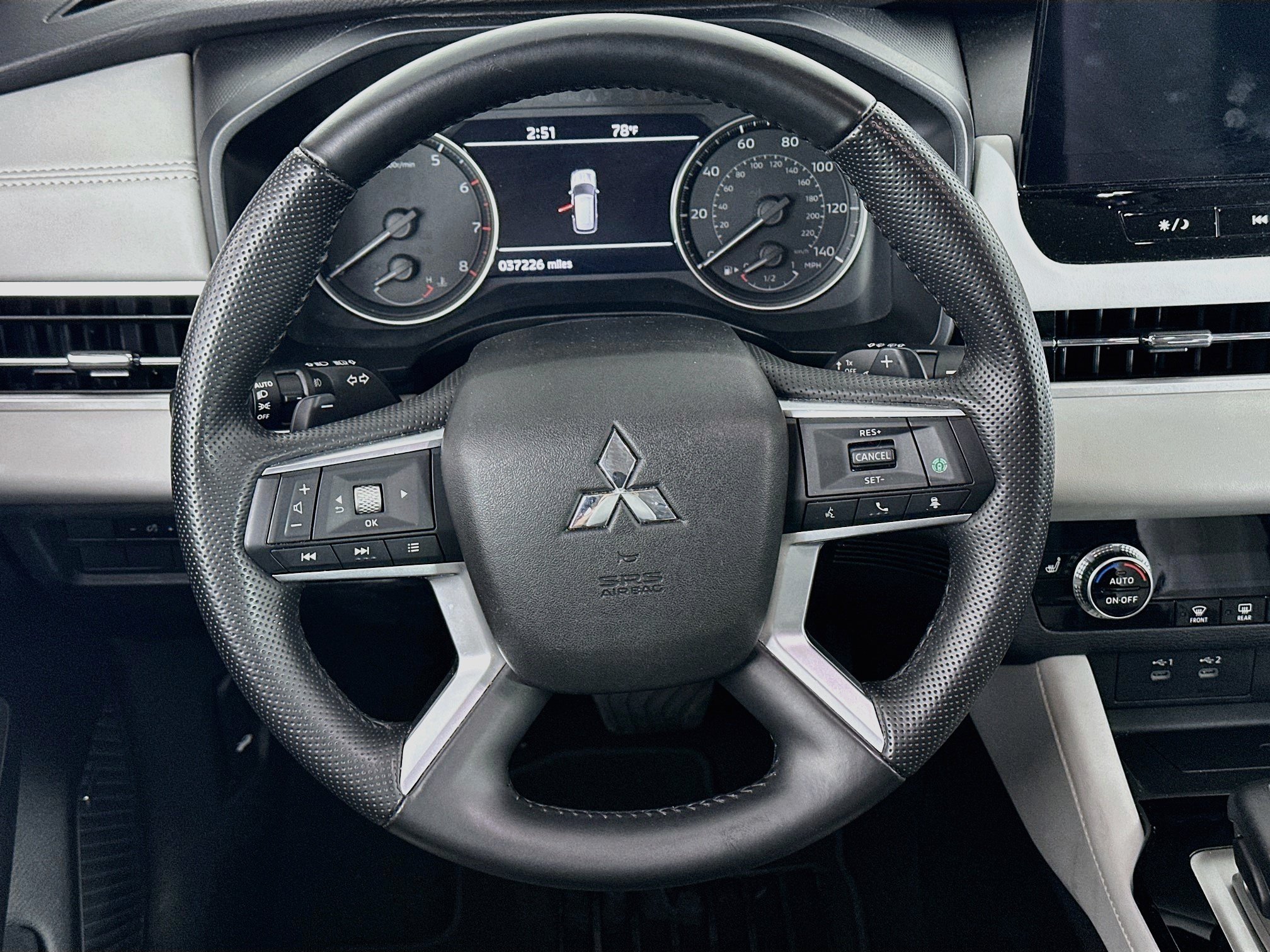 Used 2025 Mitsubishi Outlander SE AWD/4WD image 18