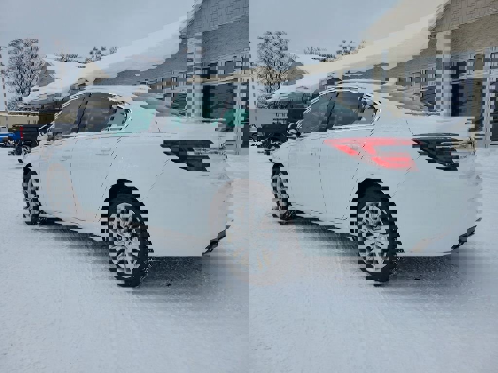 Used 2016 Buick Regal image 3