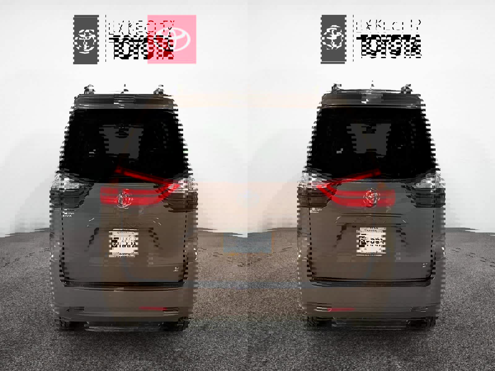 Used 2019 Toyota Sienna LE w/ LE Preferred Package image 6