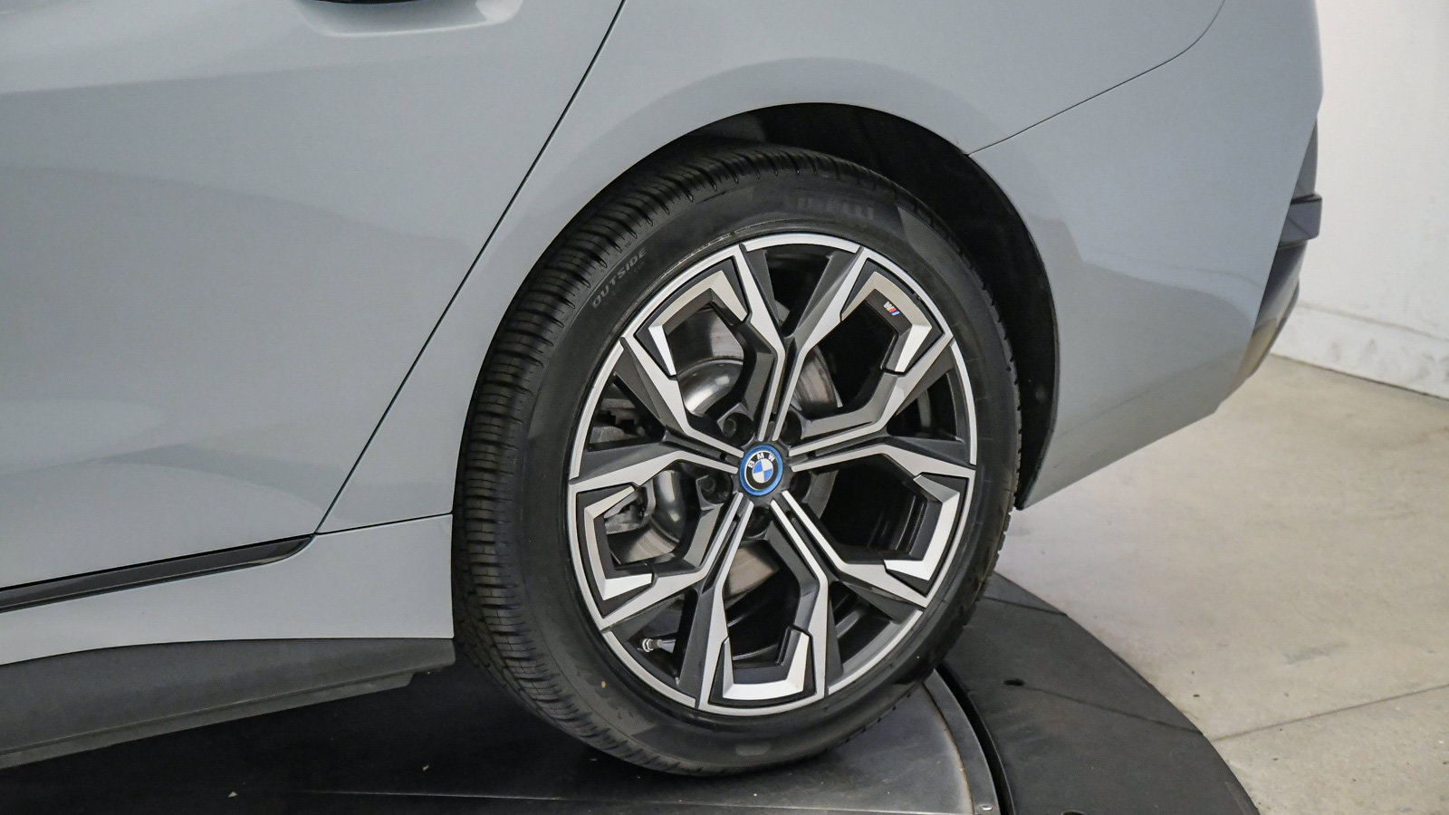 Certified 2024 BMW i4 eDrive35 w/ M Sport Package RWD image 11