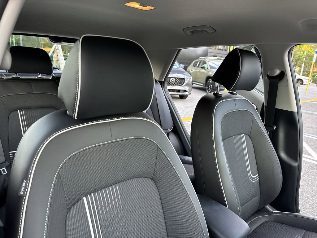 Used 2024 Hyundai Venue Limited image 46