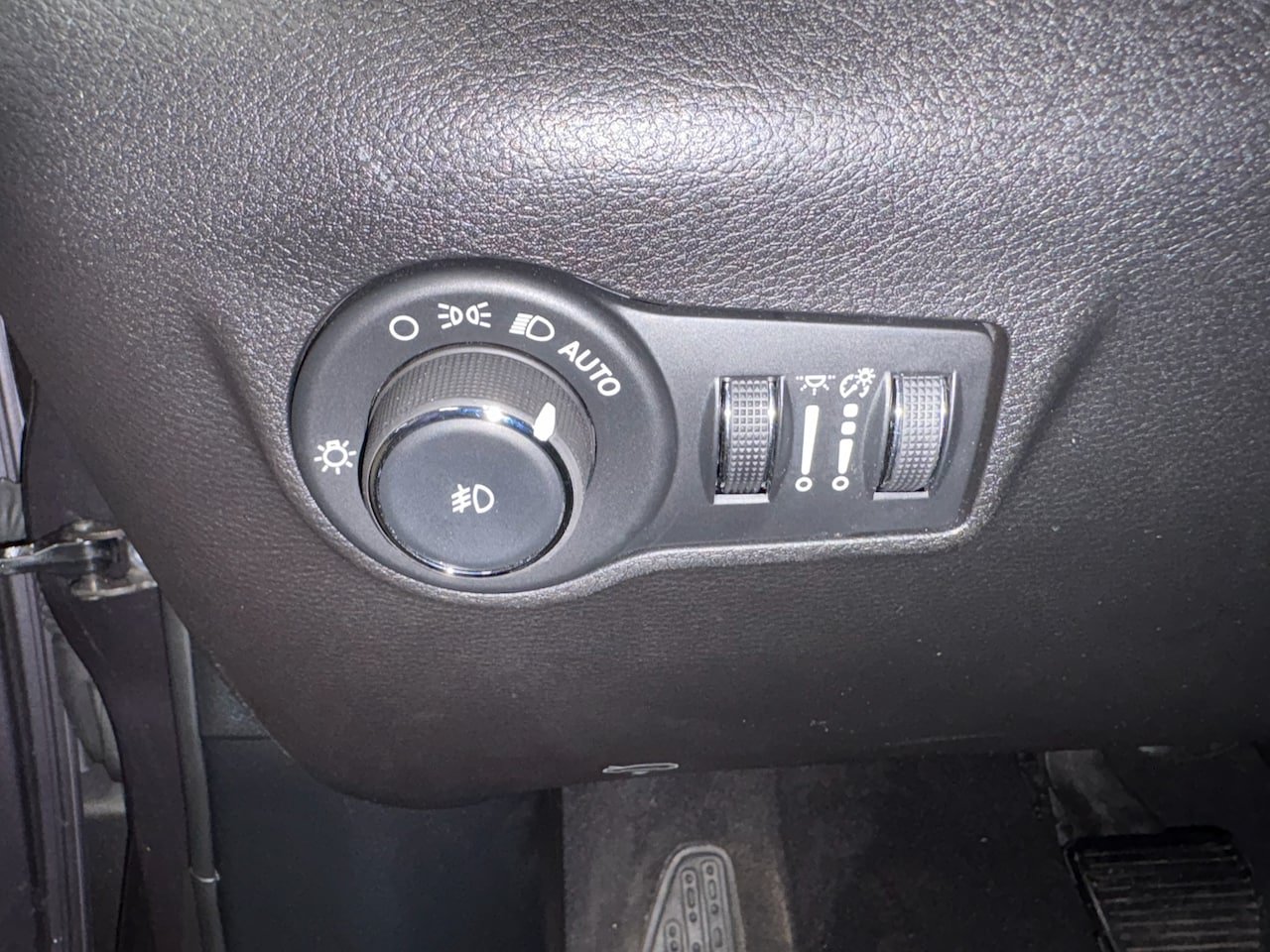 Used 2024 Jeep Compass Limited w/ Elite Group AWD/4WD image 15