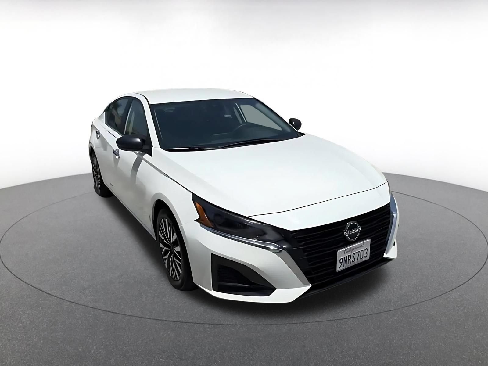 Used 2025 Nissan Altima 2.5 SV FWD image 3