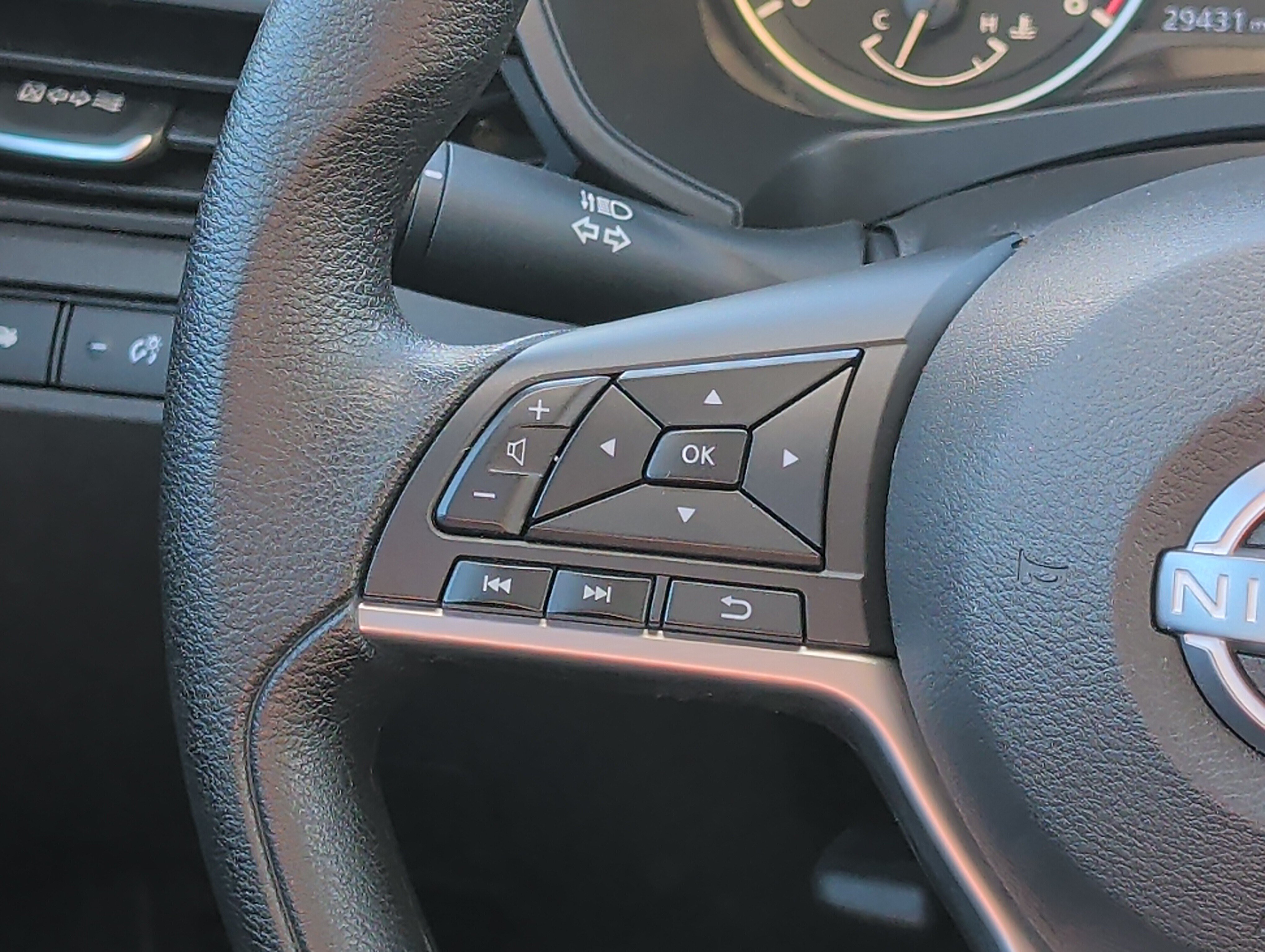 Used 2025 Nissan Altima 2.5 SV FWD image 26