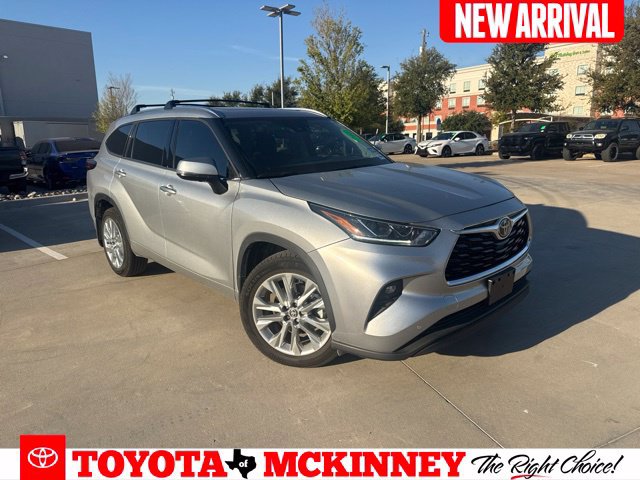 Used 2024 Toyota Highlander Limited FWD image 1