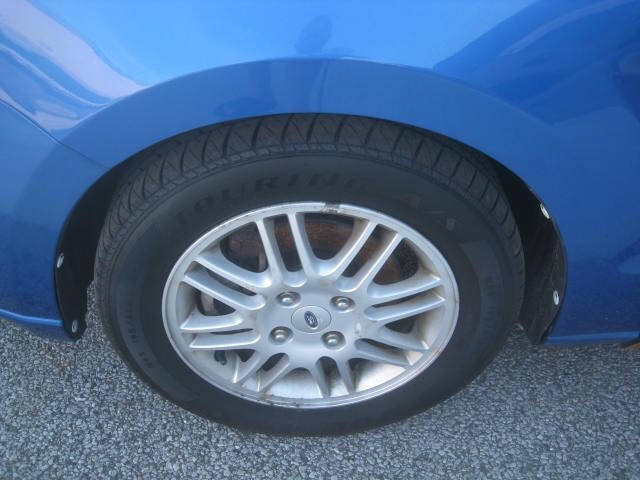 Used 2010 Ford Focus SE FWD image 11
