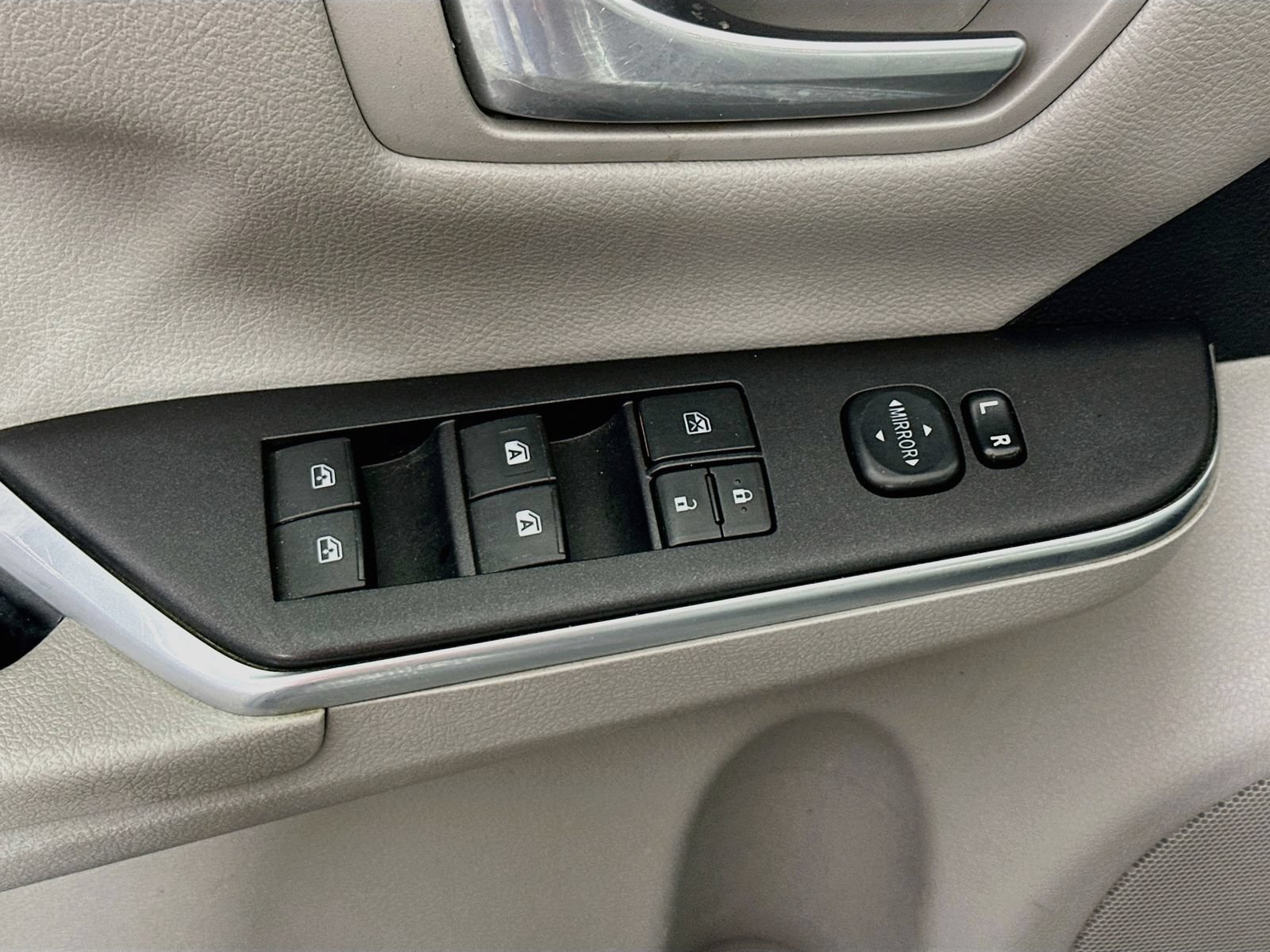 Used 2016 Toyota Camry SE FWD image 17