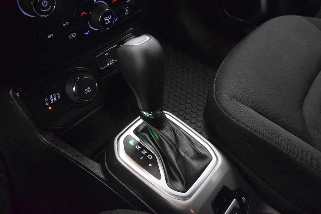 Used 2022 Jeep Renegade Latitude w/ Convenience Group AWD/4WD image 25