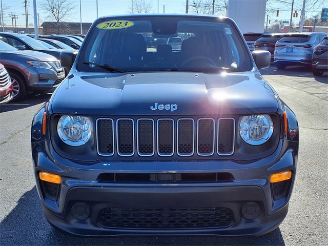 Used 2023 Jeep Renegade Latitude image 2