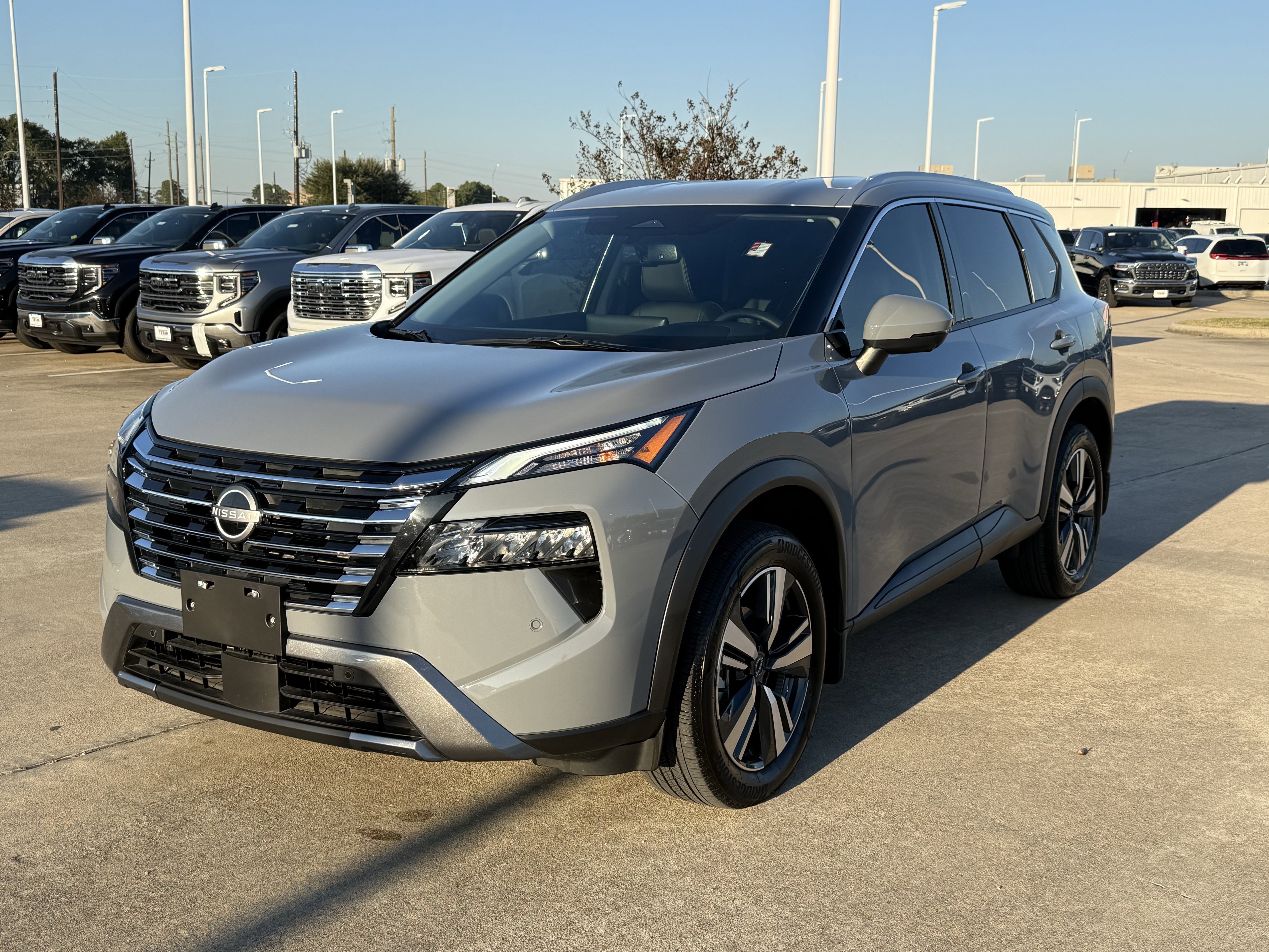 Used 2025 Nissan Rogue SL image 9