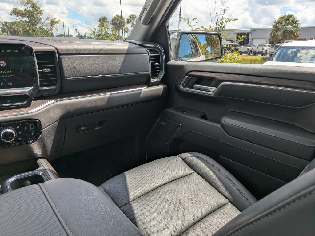 Used 2025 GMC Sierra 1500 SLT w/ SLT Premium Plus Package AWD/4WD image 20