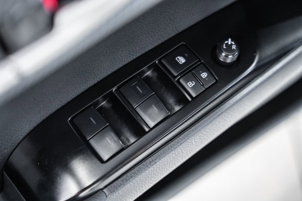 Used 2025 Toyota Camry SE image 36