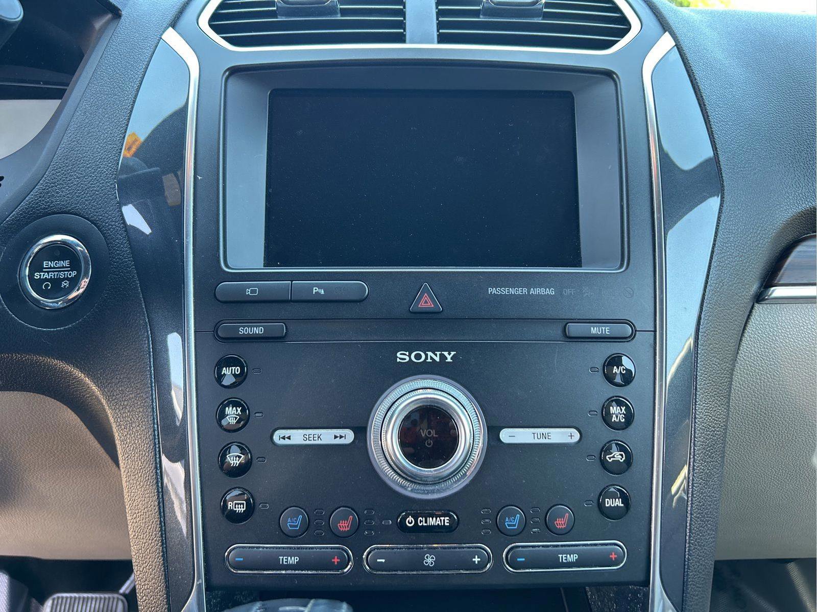 Used 2019 Ford Explorer Limited w/ Class III Trailer Tow Package FWD image 17