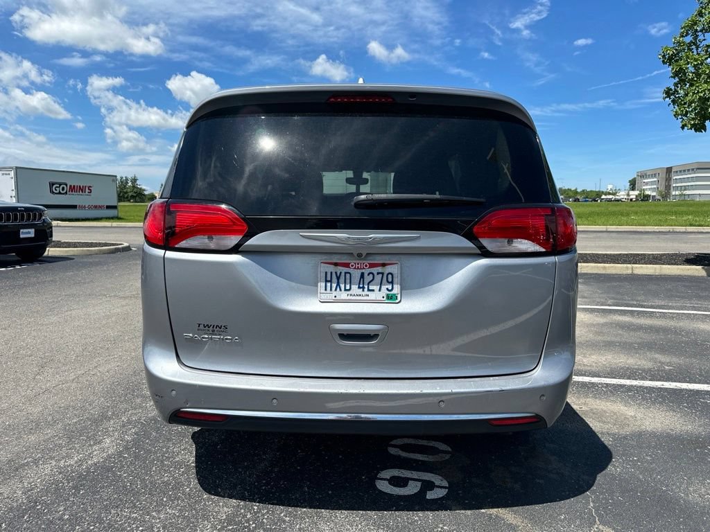 Used 2018 Chrysler Pacifica Touring-L FWD image 7