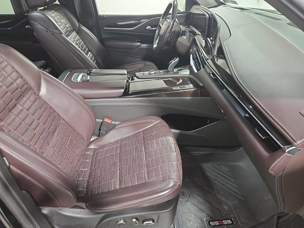 Used 2022 Cadillac Escalade ESV Sport Platinum w/ LPO, ONYX Package AWD/4WD image 21