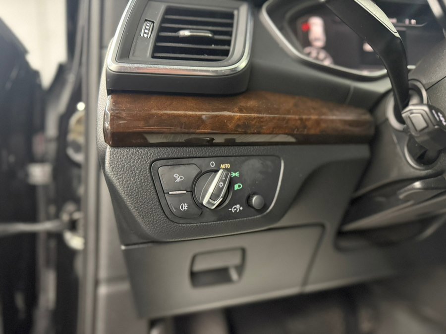 Used 2019 Audi Q5 2.0T Premium Plus w/ Premium Plus Package AWD/4WD image 25