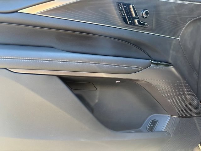 Used 2025 Cadillac Lyriq Luxury w/ LPO, Floor Liner Package AWD/4WD image 27