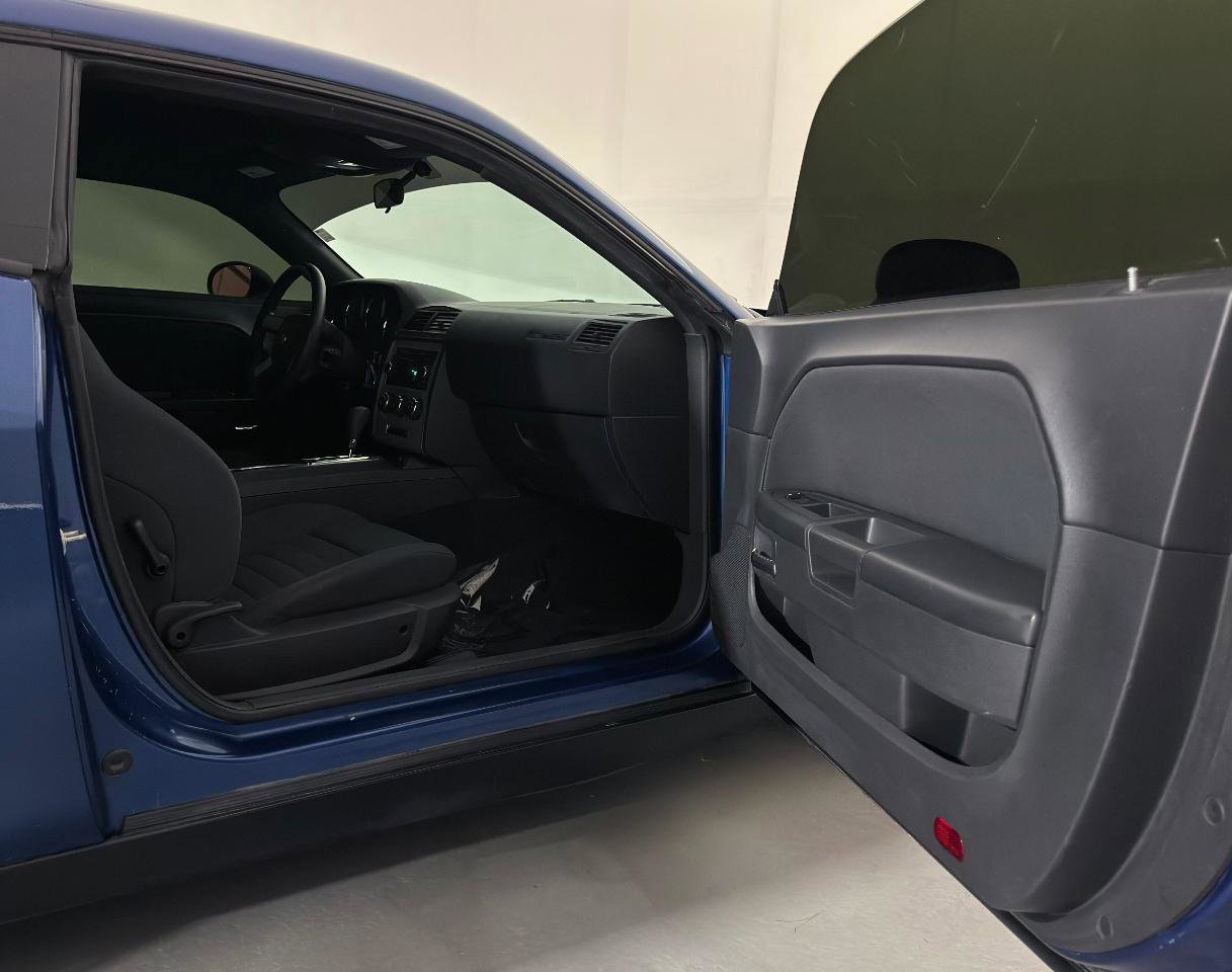 Used 2010 Dodge Challenger SE image 21