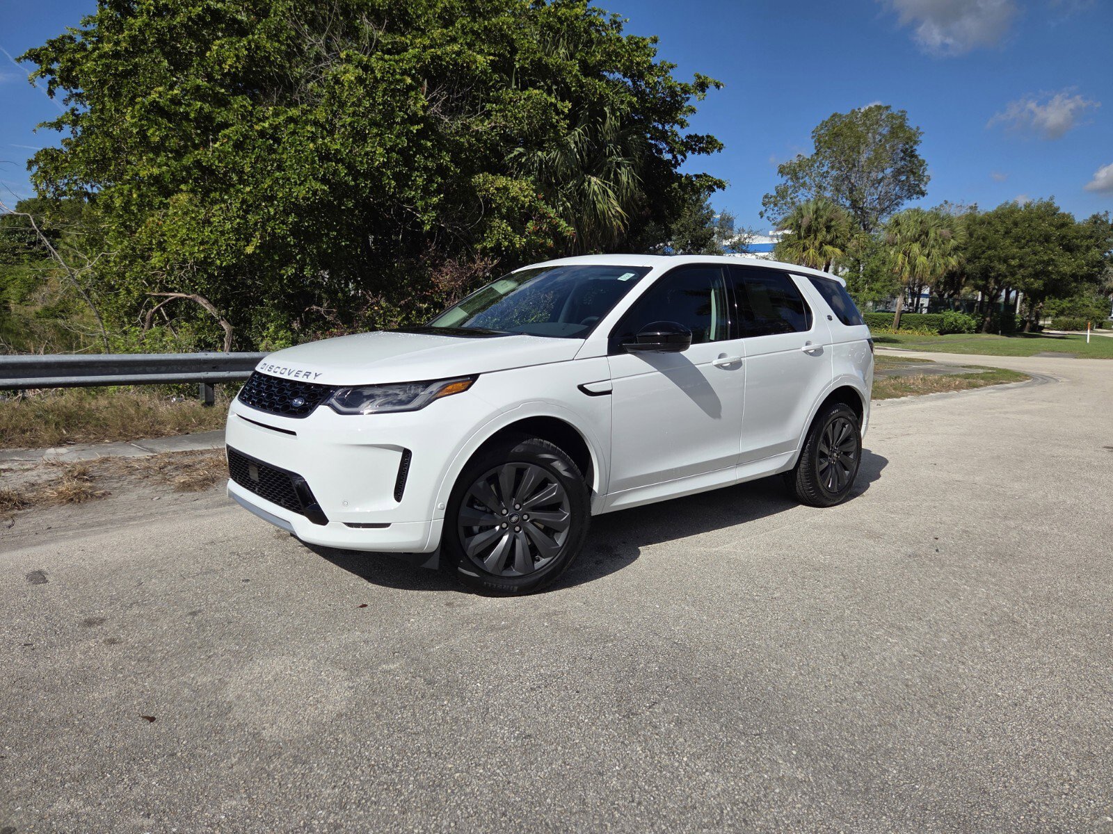 New 2025 Land Rover Discovery Sport S image 1