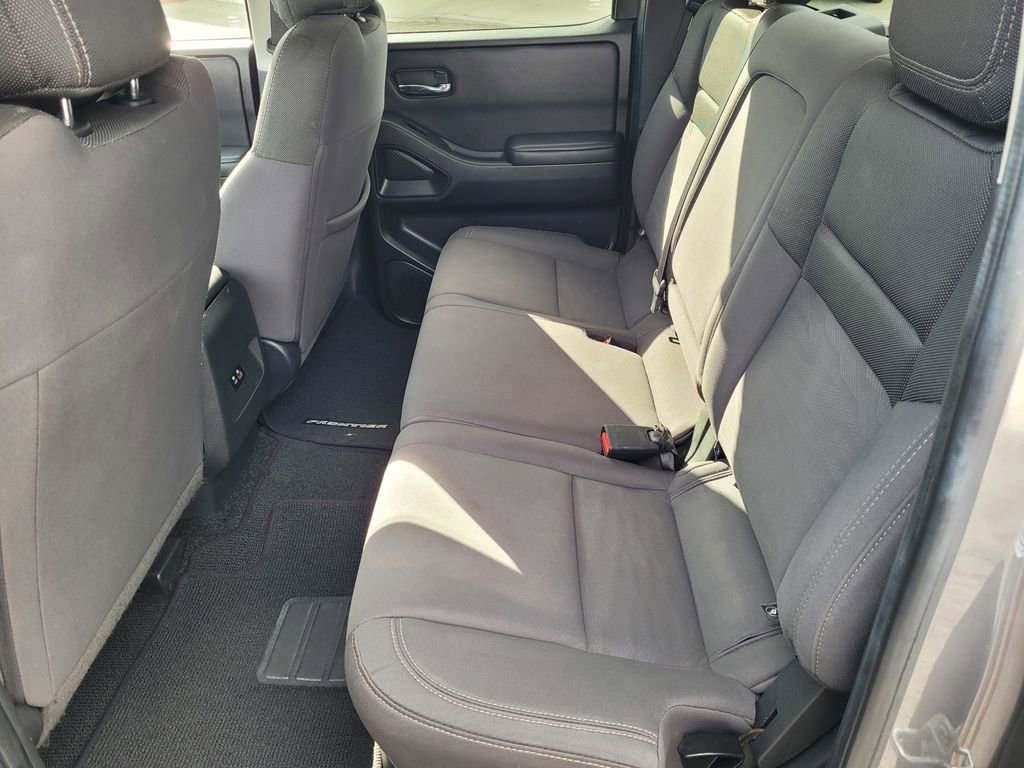 Used 2023 Nissan Frontier SV image 8