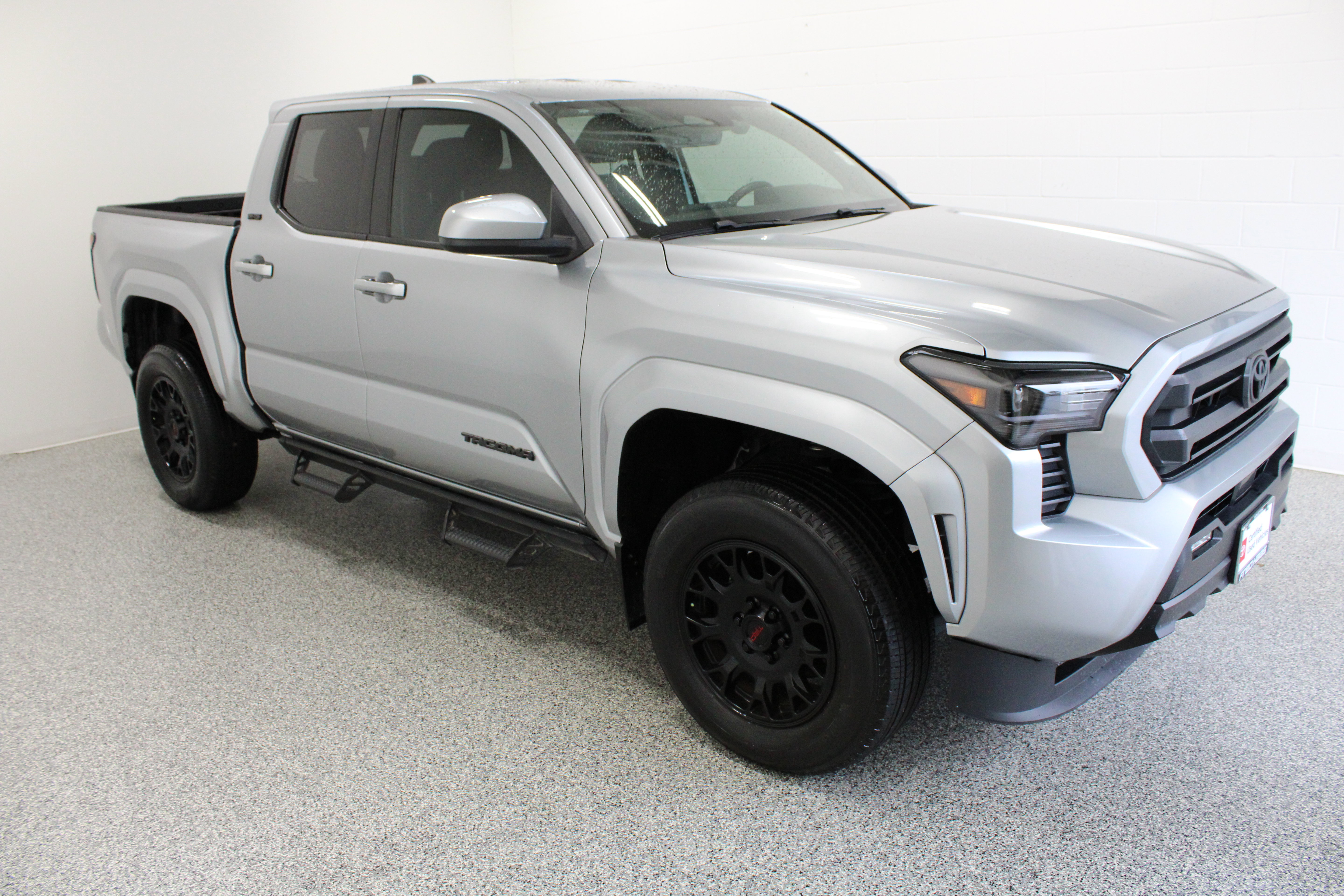 Used 2024 Toyota Tacoma SR5 RWD image 4