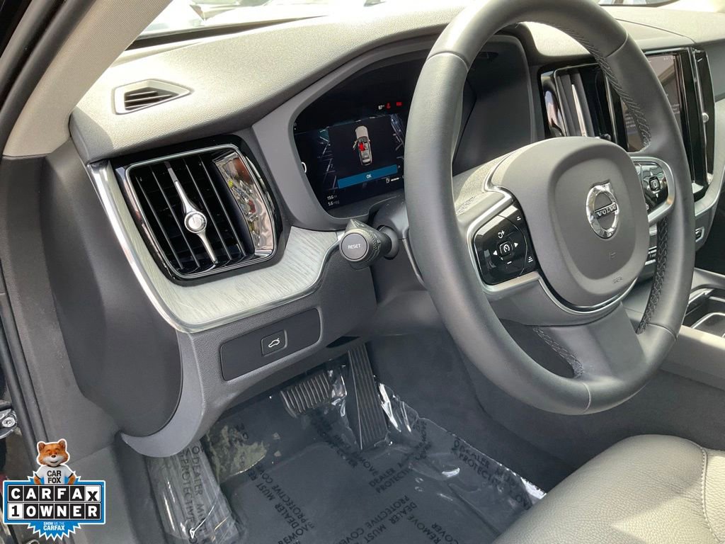Used 2025 Volvo XC60 B5 Plus image 19