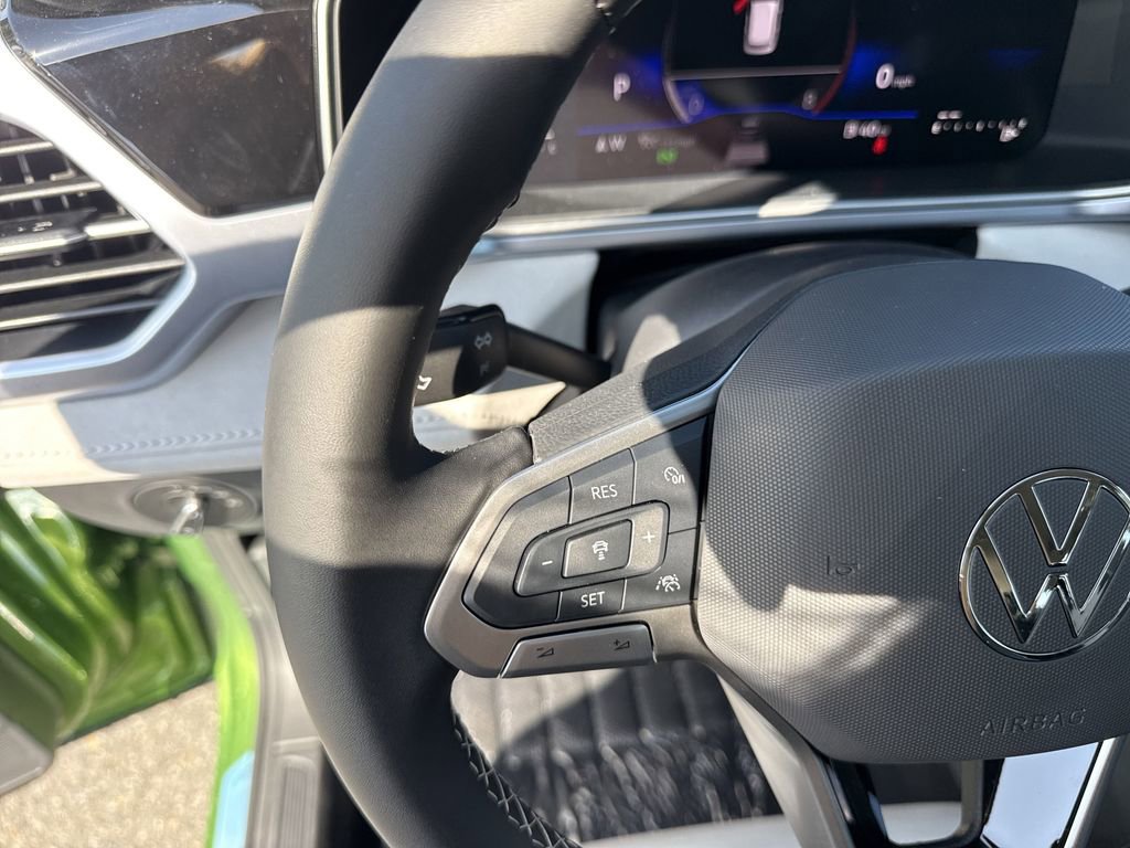 New 2025 Volkswagen Taos SE image 25