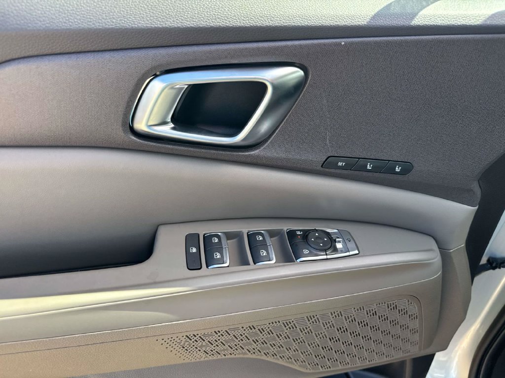 New 2026 Kia Carnival EX FWD image 23