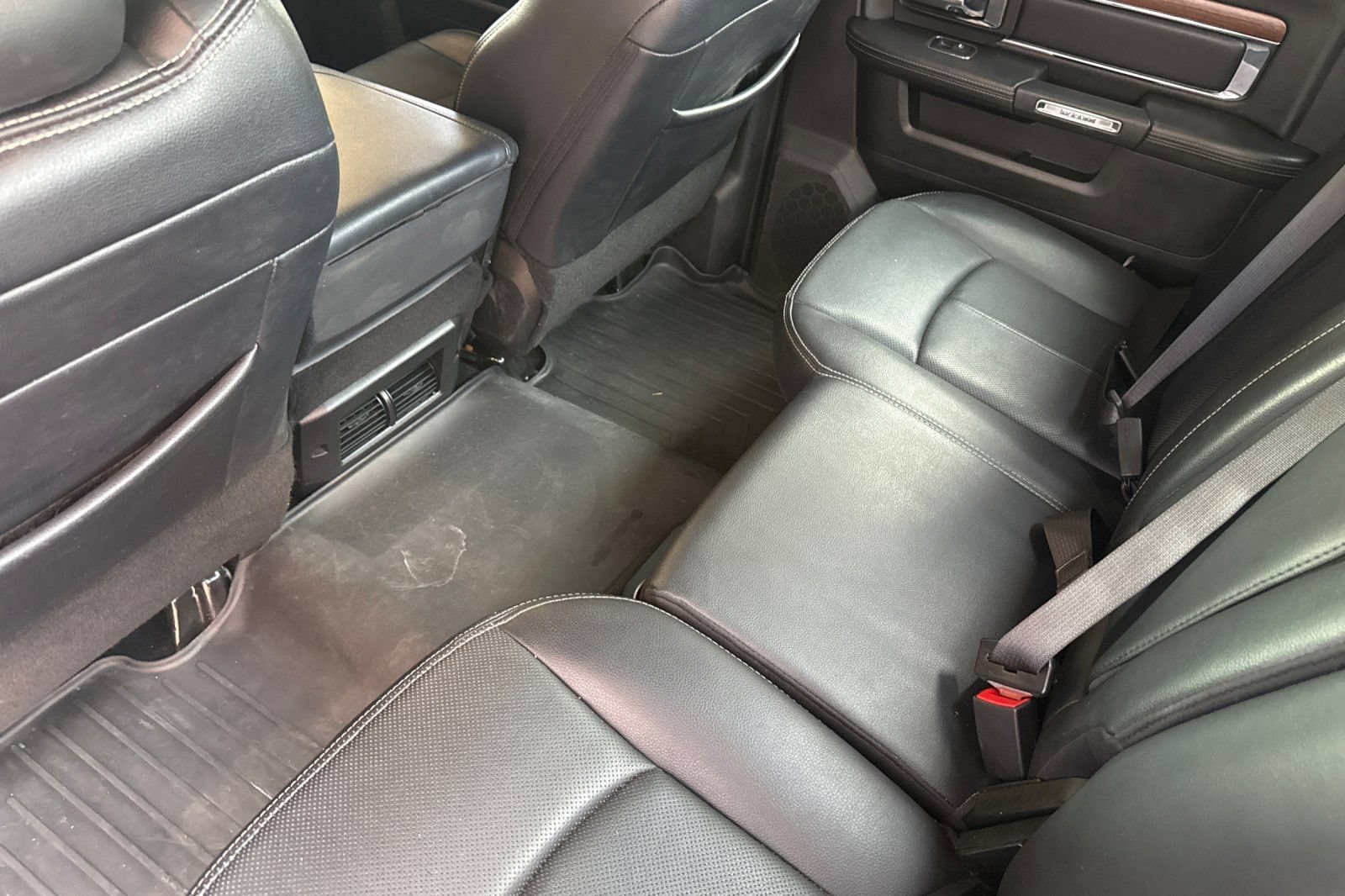 Used 2018 RAM 3500 Laramie w/ Convenience Group AWD/4WD image 16