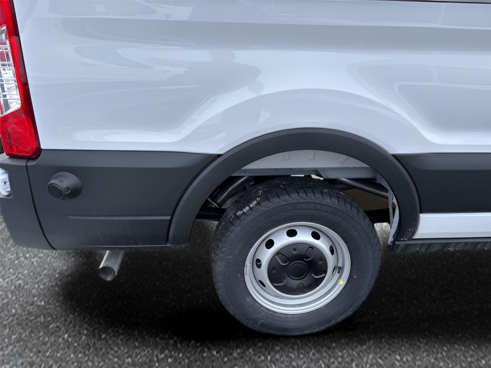 New 2026 Ford Transit 250 148 Medium Roof w/ Load Area Protection Package RWD image 8