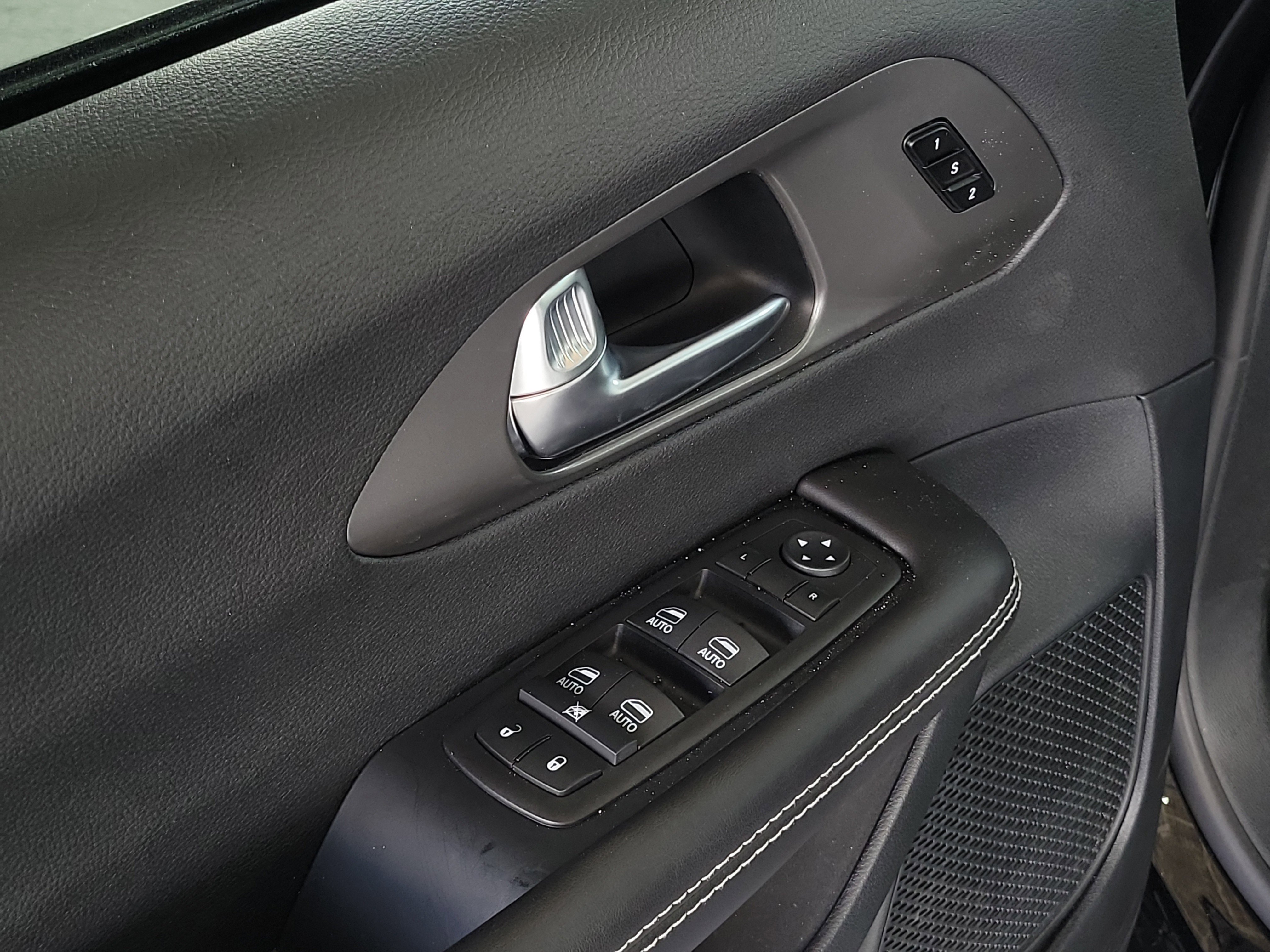 New 2026 Chrysler Pacifica Select w/ S Appearance Package FWD image 16