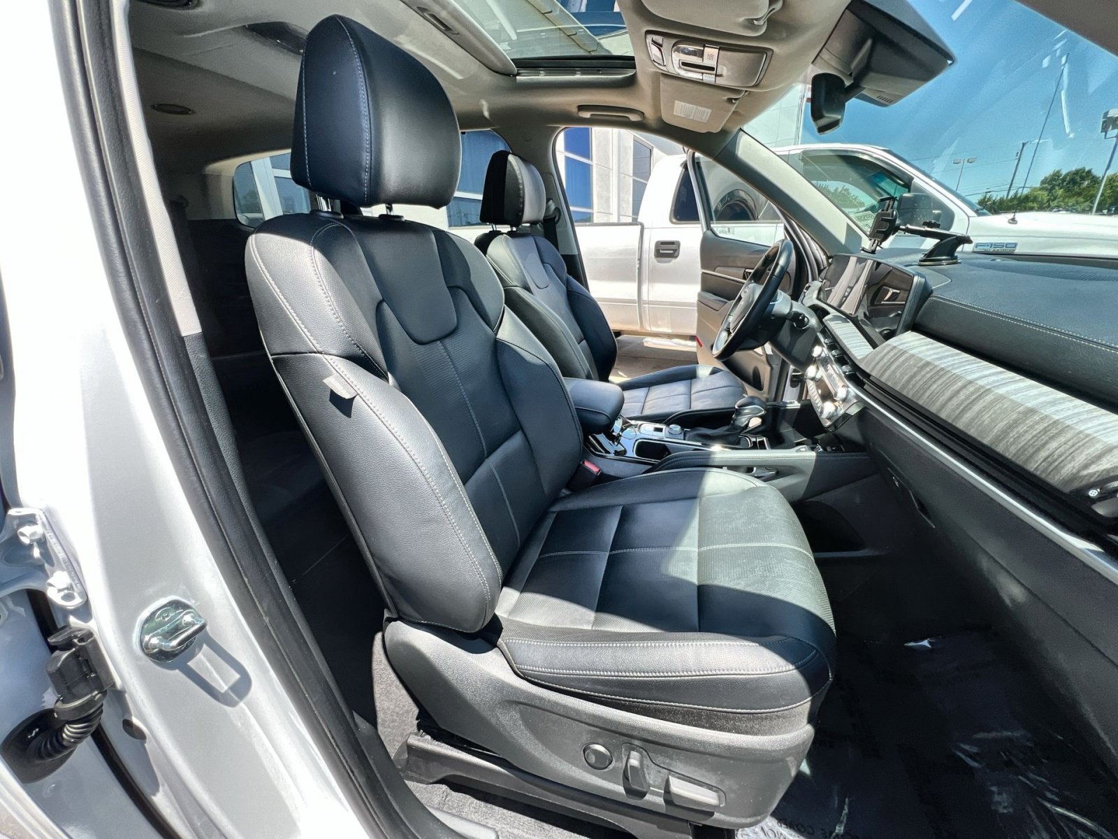 Used 2024 Kia Telluride EX w/ EX Captain's Chair Package AWD/4WD image 36