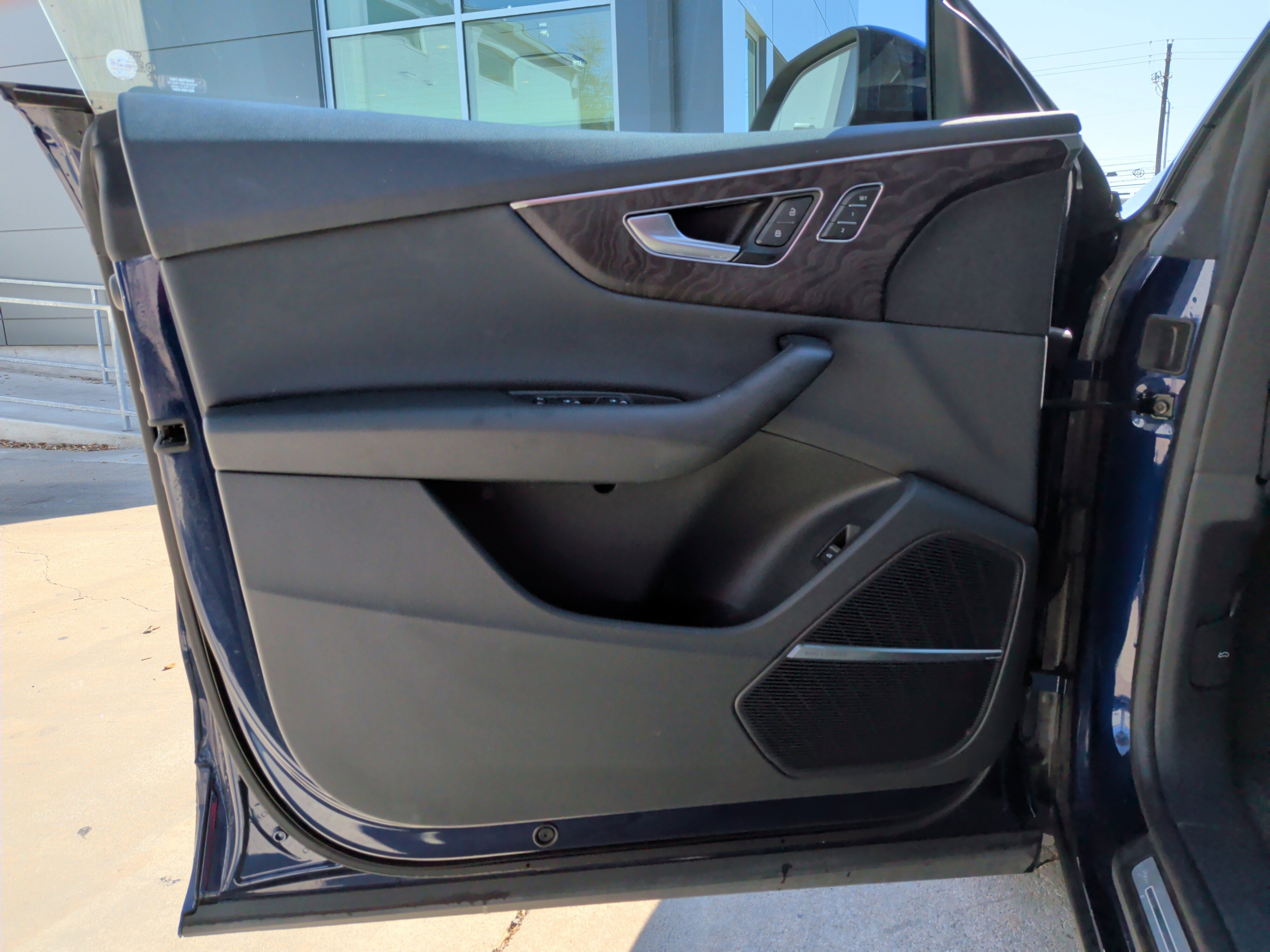 Used 2019 Audi Q8 Premium Plus w/ Premium Plus image 14