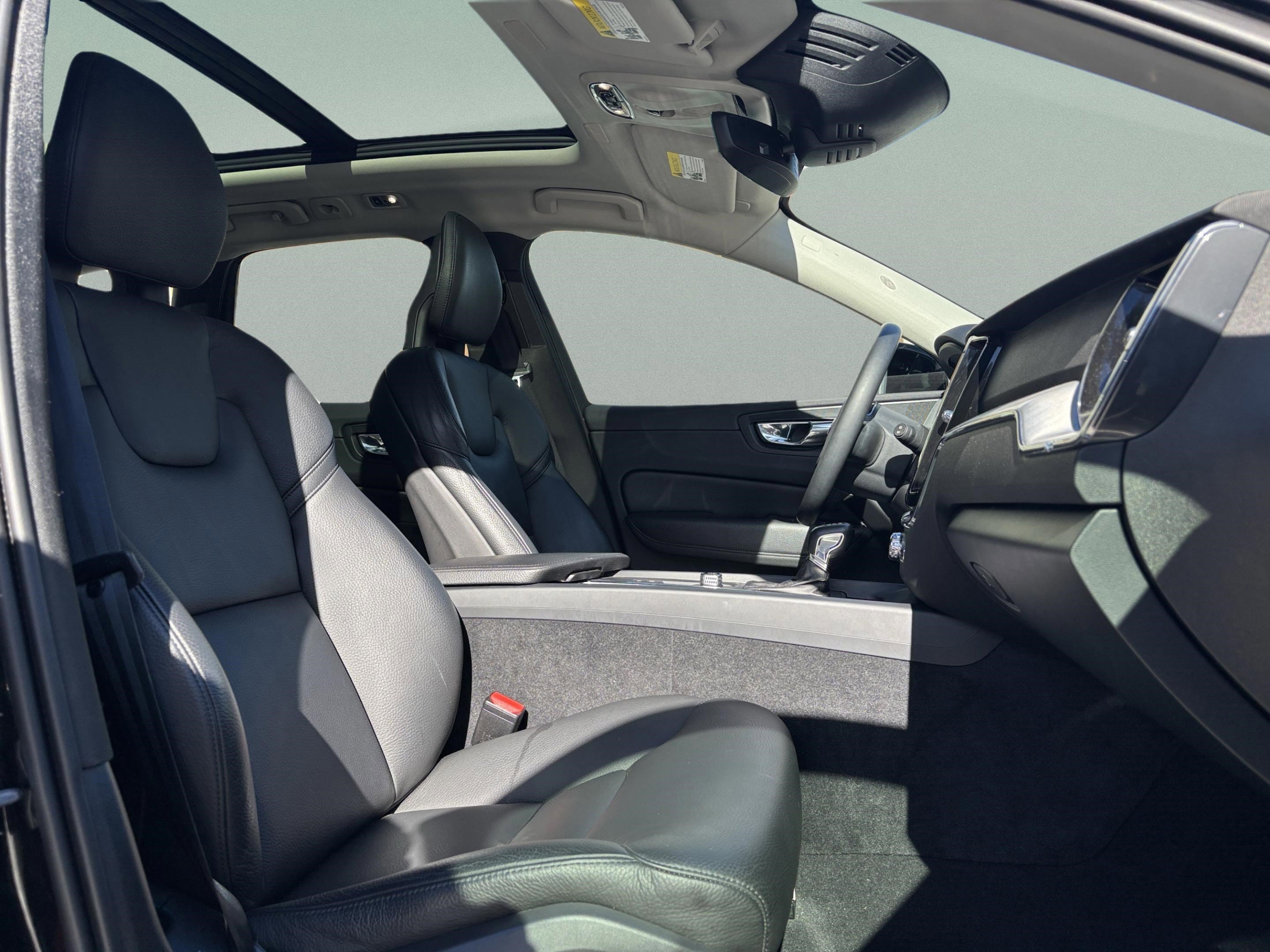 Used 2018 Volvo XC60 T5 Momentum w/ Protection Package Premier image 18