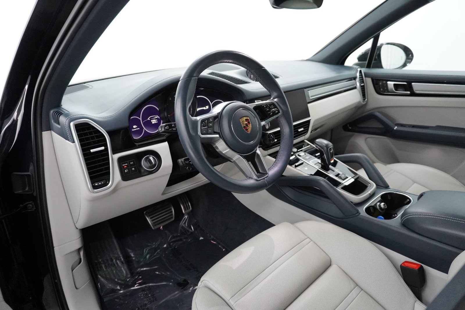 Certified 2023 Porsche Cayenne S image 4