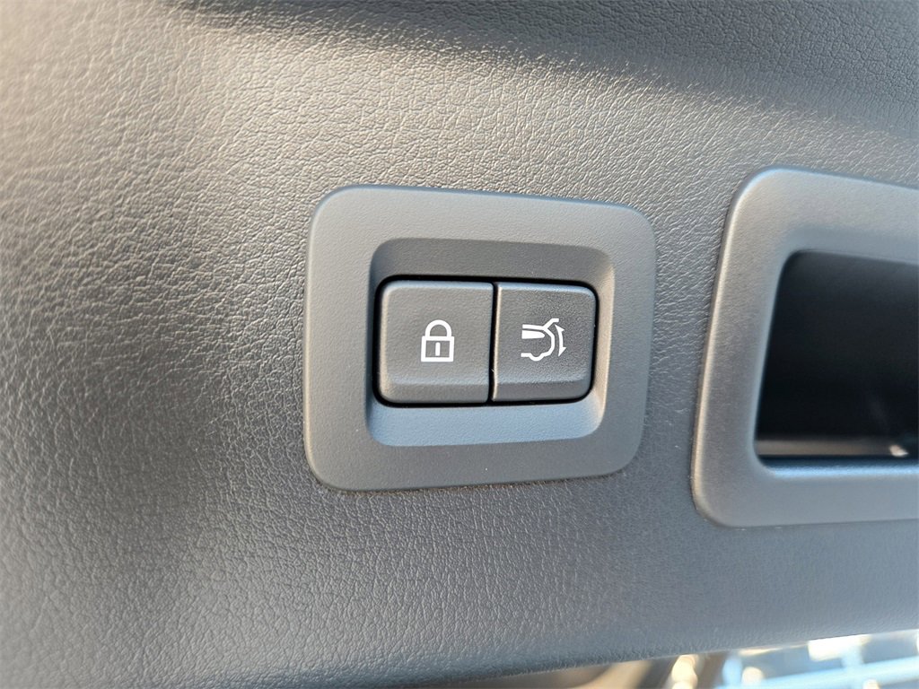 Used 2025 MAZDA CX-70 Plug-In Hybrid w/ Premium Pkg image 31