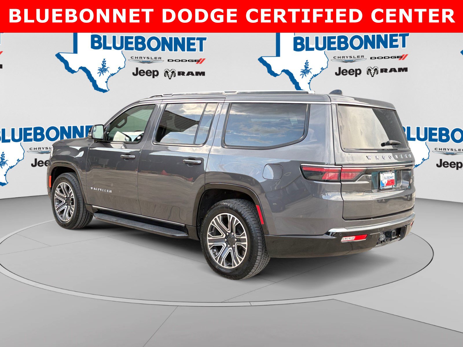 Used 2024 Jeep Wagoneer Series II w/ Flexible Seating Group RWD image 7