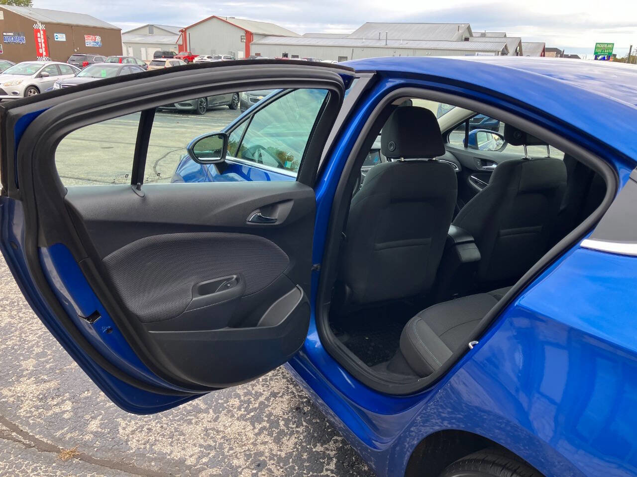 Used 2017 Chevrolet Cruze LT w/ Convenience Package image 11